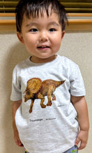 画像をギャラリービューアに読み込む, ヒサクニヒコの恐竜Tシャツ「トリケラトプス」キッズ用 ＊送料込み（レターパックライト）
